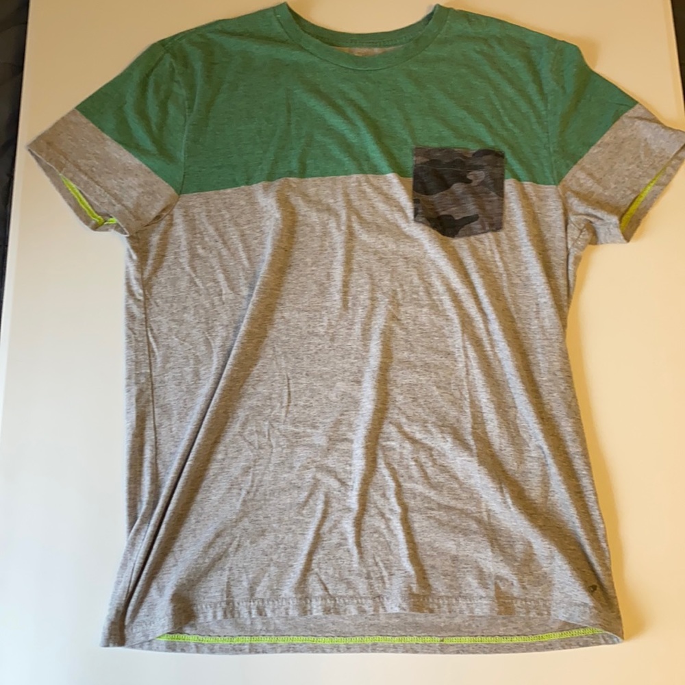 American Eagle Pocket T-Shirt Large